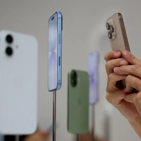 Rige desde este jueves la quita de aranceles para celulares importados y estiman una baja de precios de hasta el 30%