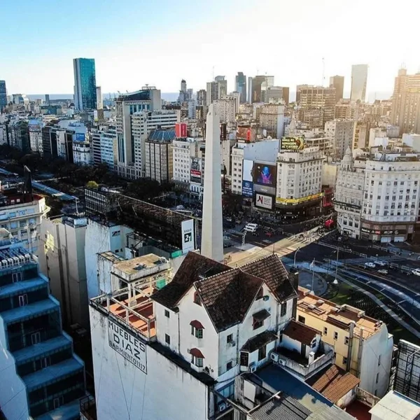 Venden el histórico Chalet Díaz: la casa ubicada frente y a la altura del Obelisco y declarada patrimonio cultural