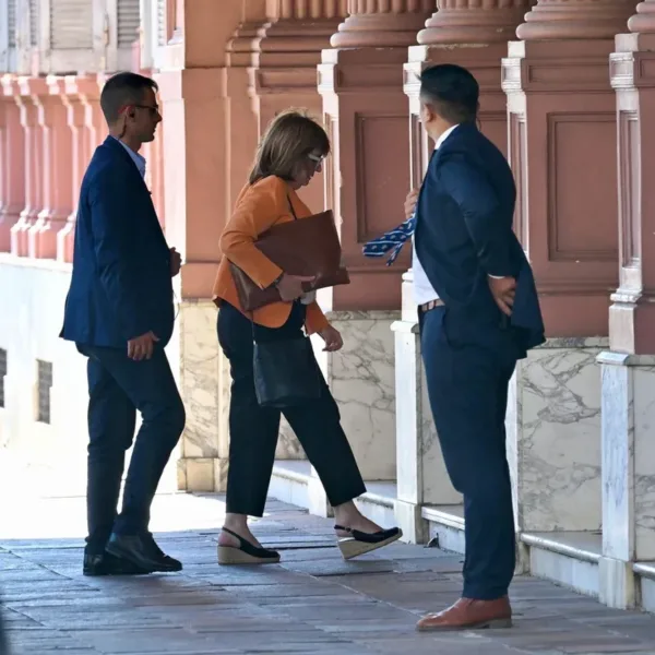 Se reúne la mesa política del Gobierno; Dieron de baja otras 20 prepagas; El jefe de la CIA se reunió con Delcy Rodríguez y más...