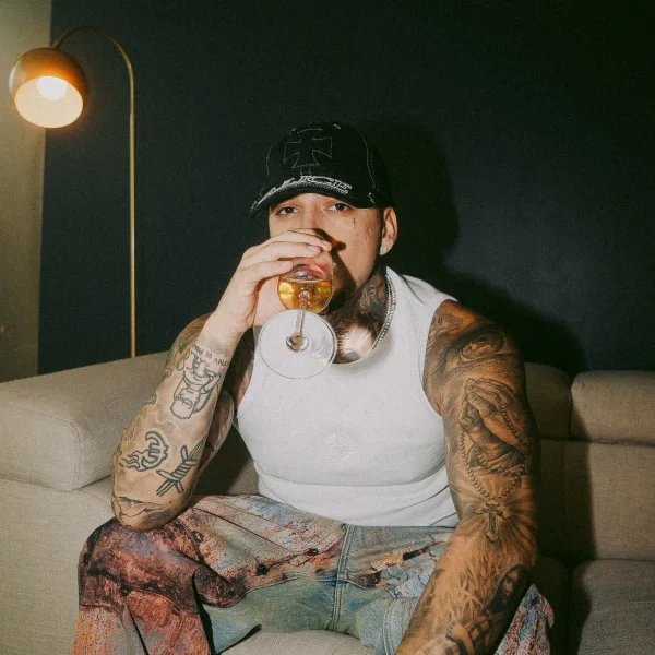 Young Cister presenta “La ciudad nunca duerme*”, su nuevo álbum 