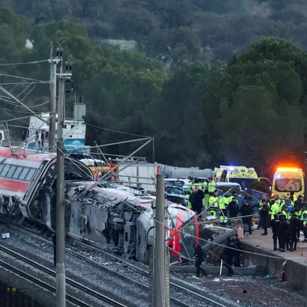 Choque de trenes en España: elevan a 39 la cifra de muertos y advierten que "no es definitiva"
