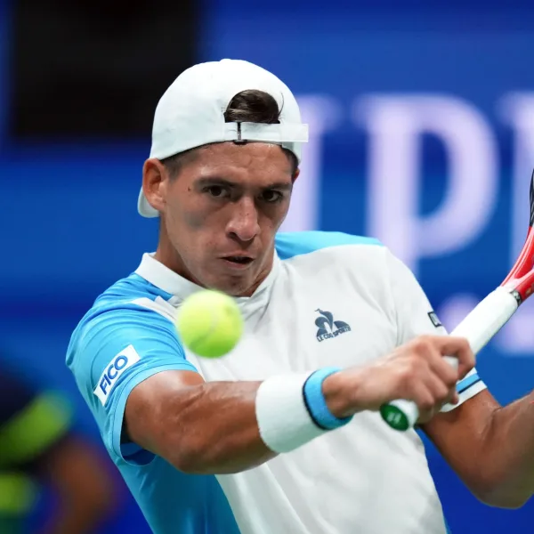 Sebastián Báez debutó con un triunfazo en Australia y avanzó a la segunda ronda