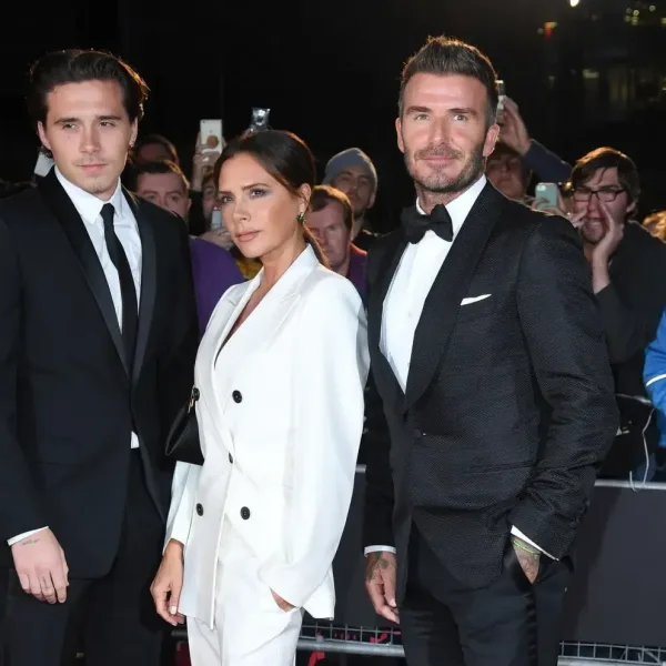 Cuál es el conflicto entre Brooklyn Beckham y sus padres, David y Victoria