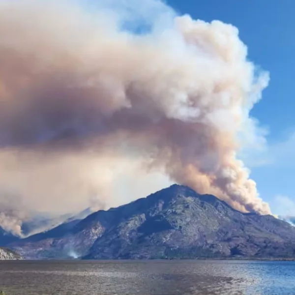 Se reactivaron focos de incendio en Epuyén y el humo volvió a poner en alerta a la Comarca Andina
