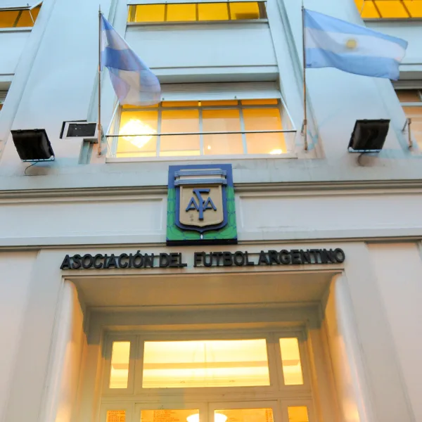 La AFA dejará sin selección a los juveniles que se vayan al exterior por patria potestad