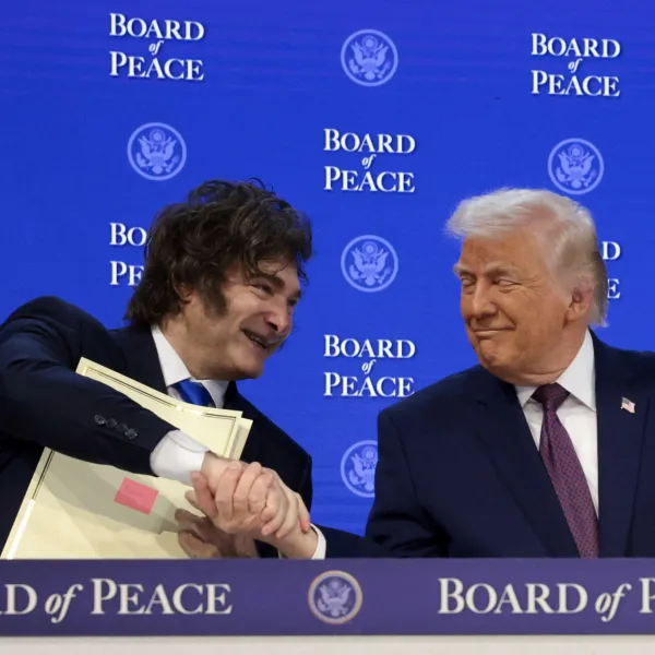 Milei emprende el regreso al país tras su participación en el Foro de Davos