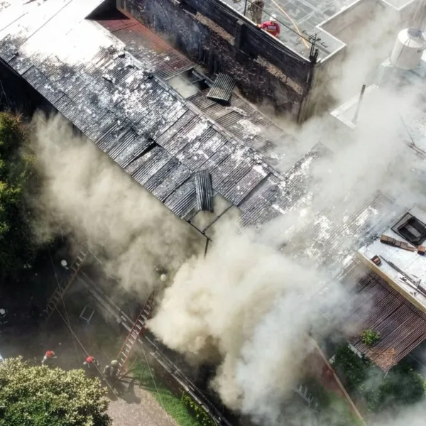 Un incendio en un conventillo de La Boca dejó una víctima fatal y decenas de vecinos afectados