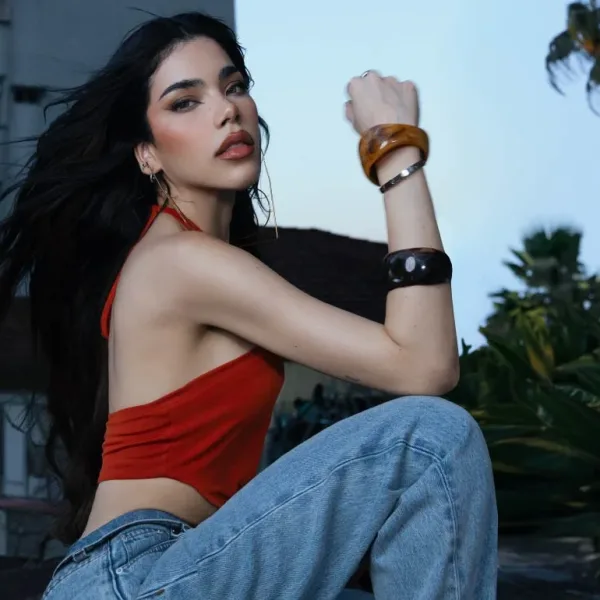 Kenia Os estrena “Una y otra vez”, una carta de amor al pop y segundo adelanto de K de Karma