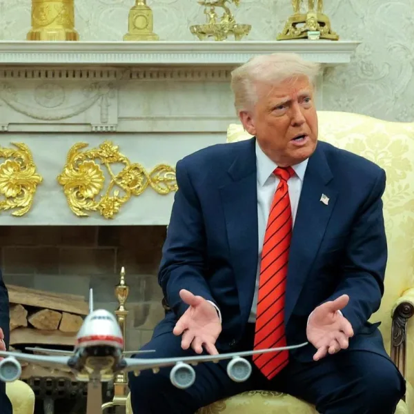 Donald Trump amenaza a Canadá con aranceles del 100 % si comercializa con China 