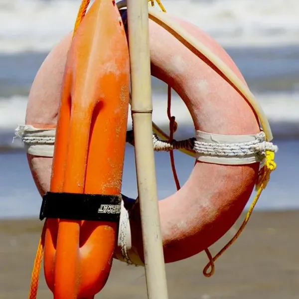Denunciaron a un guardavidas por no rescatar a un kayakista en peligro: “Que aprenda”