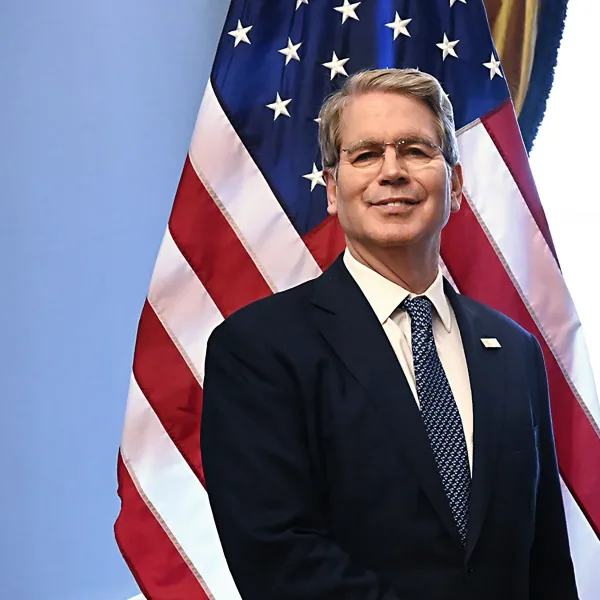 Scott Bessent elogió a Javier Milei y reivindicó el apoyo financiero de EEUU a la Argentina