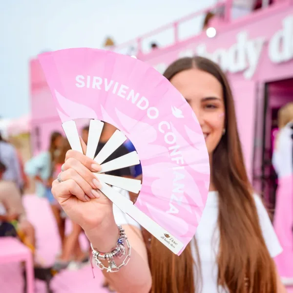  El bus de Dove llega a Mar del Plata y presenta su nuevo lanzamiento