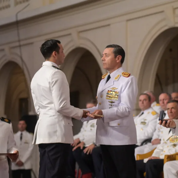 El Gobierno cambió una ley para sumar personal militar activo al Ministerio de Defensa