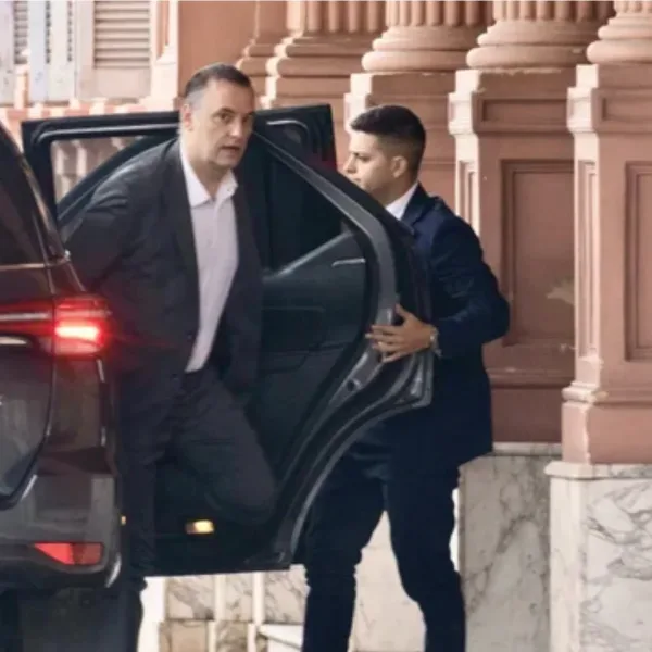 Se reúne la mesa política del Gobierno antes del inicio de las sesiones extraordinarias