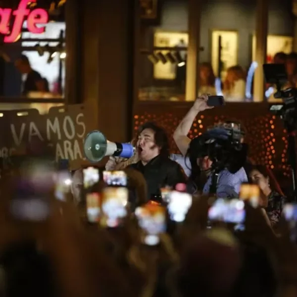 Milei llegó a Mar del Plata en el marco del “Tour de la Gratitud": "Vamos a cumplir todas las promesas de campaña antes de mitad de año"