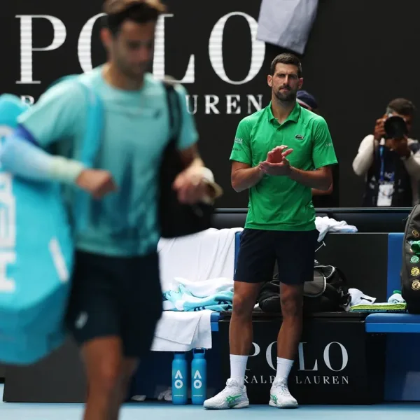 Australian Open: Djokovic avanzó cuando estaba entre las cuerdas y Zeballos está en otra semi