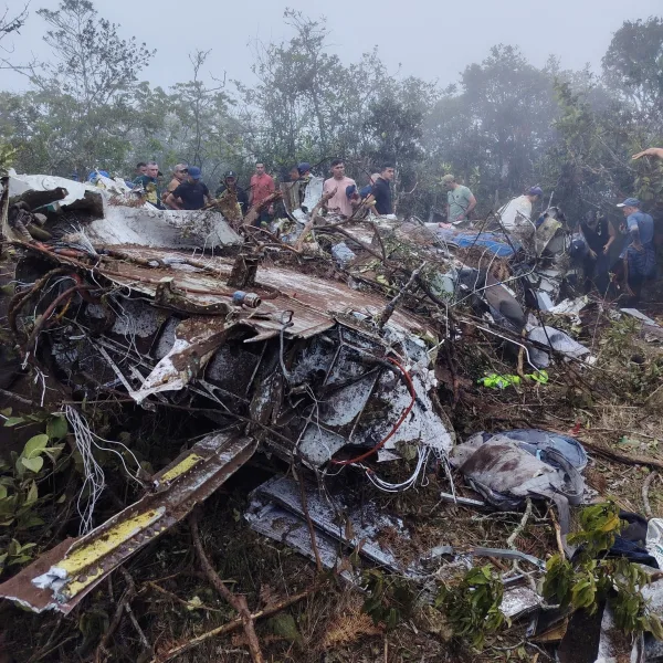 Tragedia en Colombia: se estrelló un avión comercial y no se registraron sobrevivientes