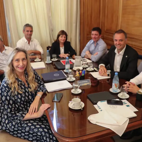 Se reúne la mesa política para analizar un pedido de los gobernadores