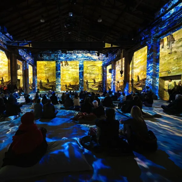 ¿Cómo transformar las obras de un artista en una experiencia inmersiva? 