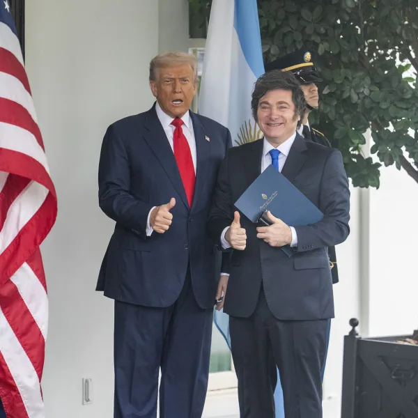 Revelan que Argentina podría recibir deportados de EE.UU. tras un acuerdo con Trump