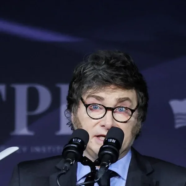 Milei regresa a EEUU para participar de un evento en la residencia de Donald Trump