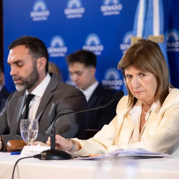 Bullrich se reúne con los bloques dialoguistas para destrabar la aprobación de la reforma laboral