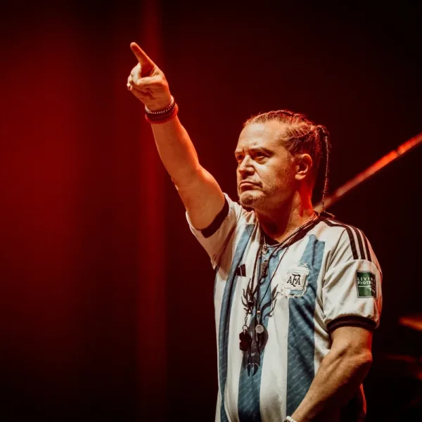 Mr Bungle arribo a Buenos Aires con su clásica irreverencia: "Todos somos Gardel"