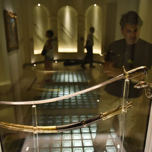 Sable corvo de San Martín: la Justicia negó la cautelar y autorizó el traslado a Granaderos