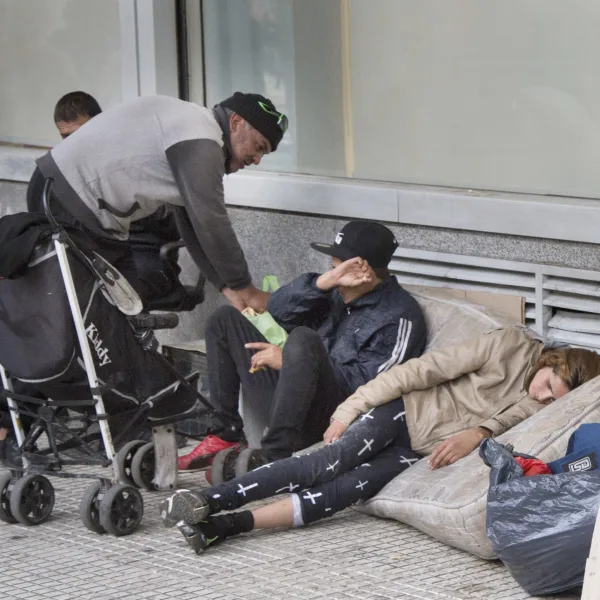 Según el Gobierno, la pobreza bajó al 26,9% en el tercer trimestre de 2025