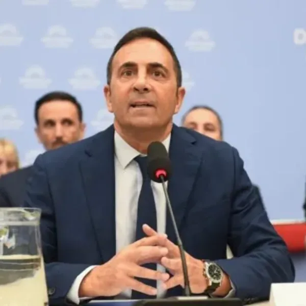 "Los jóvenes ya no quieren irse 35 días de vacaciones": el secretario de Trabajo defendió la reforma laboral