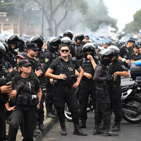 El Gobierno de Santa Fe anunció un aumento para la Policía y exige cesar el conflicto