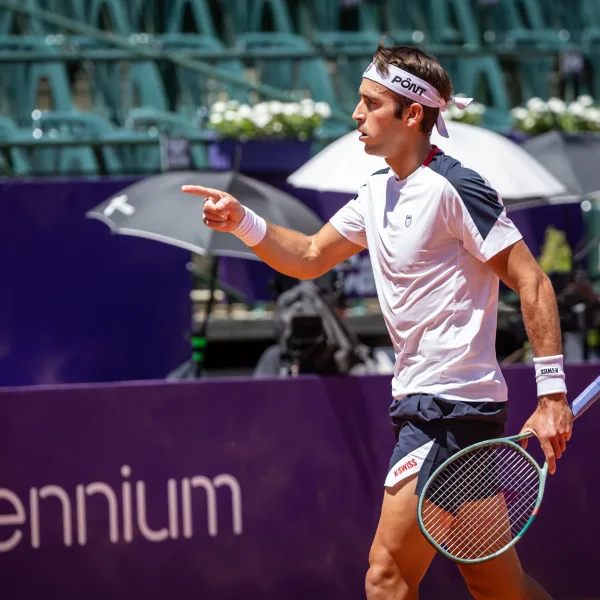 Argentina Open: Tomás Etcheverry superó a Román Burruchaga y avanzó a cuartos de final