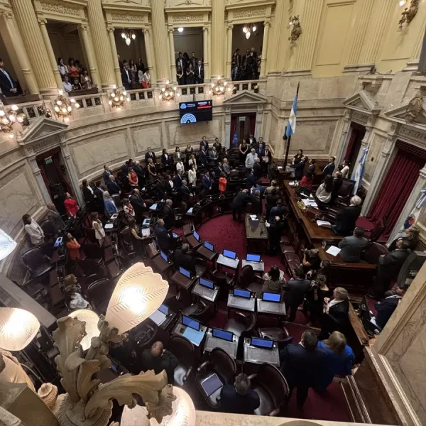 Reforma laboral: los cambios que negoció el Gobierno; Protesta policial en Rosario; Colapinto, complicado en el primer test en Bahrein y mucho más...