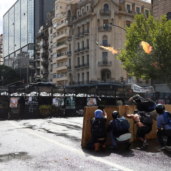 Detuvieron a uno de los identificados por los disturbios frente al Congreso