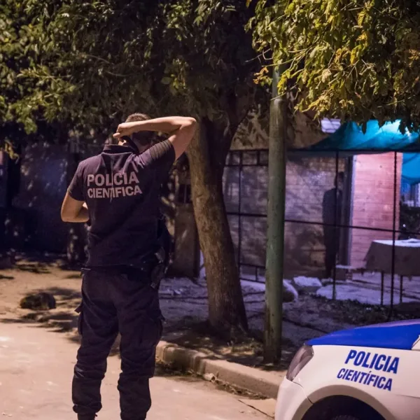 Villa Elvira: buscan a un conductor que atropelló y mató a una joven de 18 años