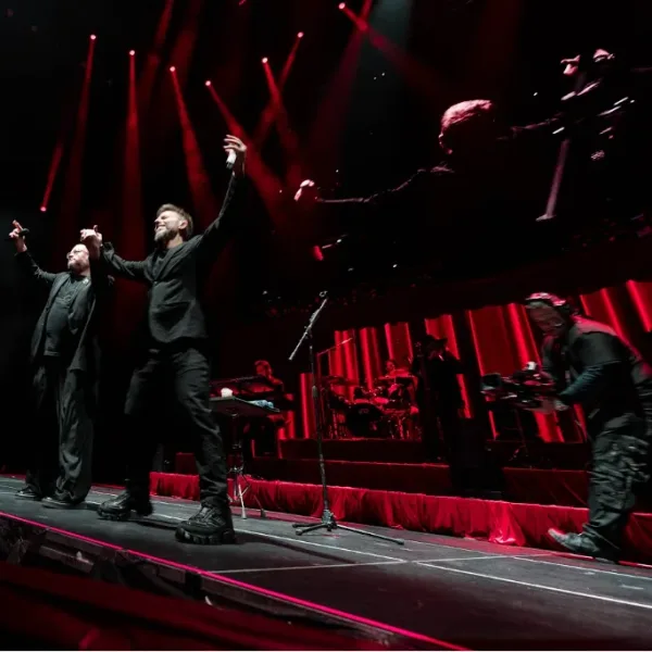 Sin Bandera volvió a Buenos Aires y convirtió la Arena de Villa Crespo en un coro gigante de emociones