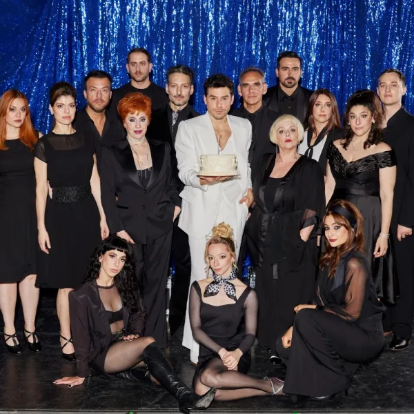 Company, el gran suceso teatral del verano, continúa hasta marzo