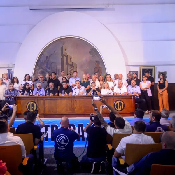 La CGT señaló que el paro "ha sido de un enorme acatamiento, más del 90% de la actividad detenida”