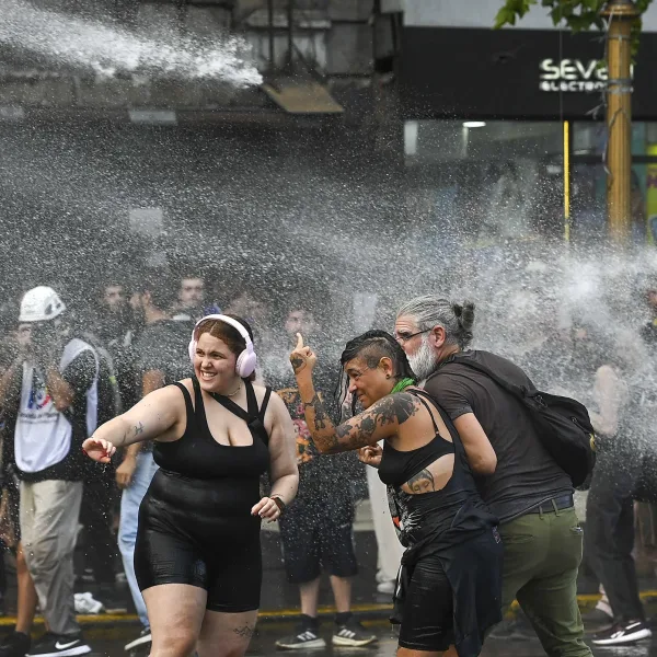 Congreso: represión durante la movilización y paro general de la CGT contra la reforma laboral