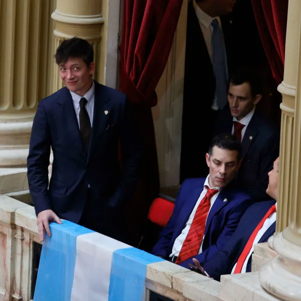 La Justicia dejó firme el sobreseimiento de Santiago Caputo en la denuncia de Manes