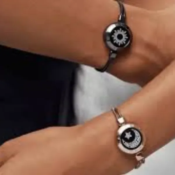 Pulseras de la Distancia: cómo funciona el accesorio viral entre los famosos