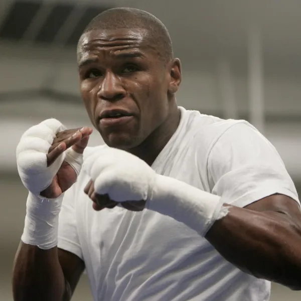 Mayweather aseguró que volverá al boxeo profesional luego de pelear con Mike Tyson