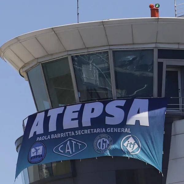 Vuelos afectados: controladores aéreos retoman los paros en el final de las vacaciones