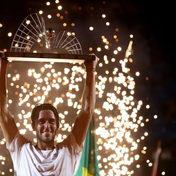 La hazaña de Tomás Etcheverry: dos partidos en un día y campeón del ATP 500 de Río de Janeiro