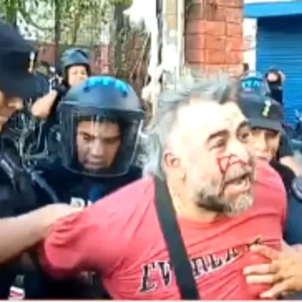 La Policía Federal mencionó la agresión al camarógrafo como un “forcejeo”