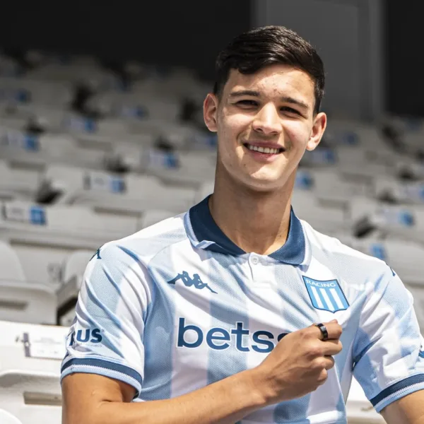 Baja sensible en Racing: Valentín Carboni se rompió los ligamentos cruzados