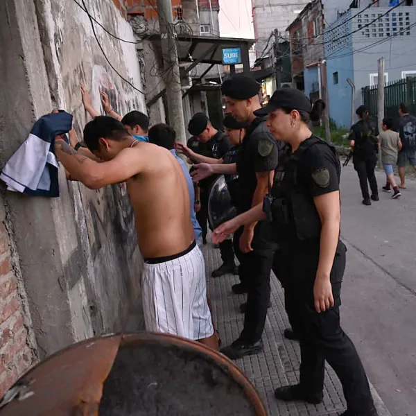 Allanamientos en CABA por un caso de narcomenudeo: 14 personas fueron detenidas