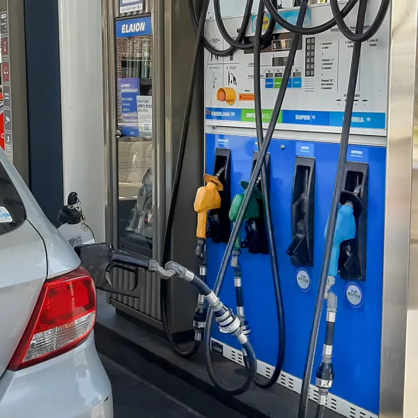 YPF descartó subas abruptas de combustibles tras la disparada del petróleo por la guerra en Irán