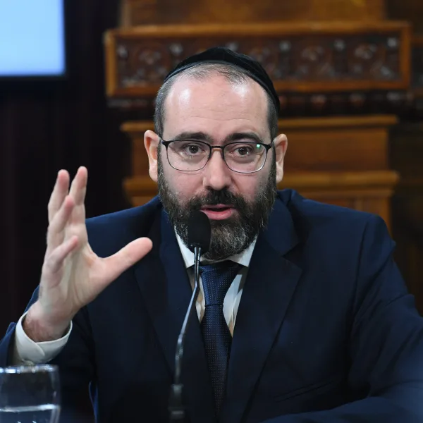 El embajador argentino en Israel informó que hay "200 turistas varados" en medio de la guerra