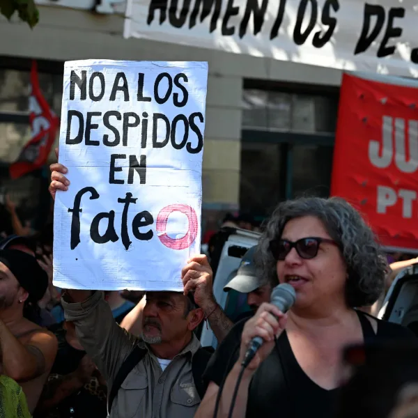 La protesta por el cierre de Fate terminó con represión y conciliación extendida